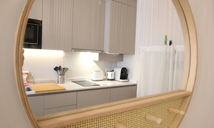 La Victoria Apartment | Central Studio in Malaga's Iconic District - Walk to Historical Sites