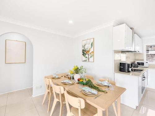 Sunnybank House | Central Sunnybank 4 Bedrooms Home, Family Friendly