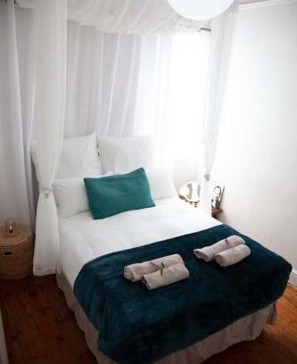 Cape Town Apartment | Central two double bedrooms in Bohemian Observatory