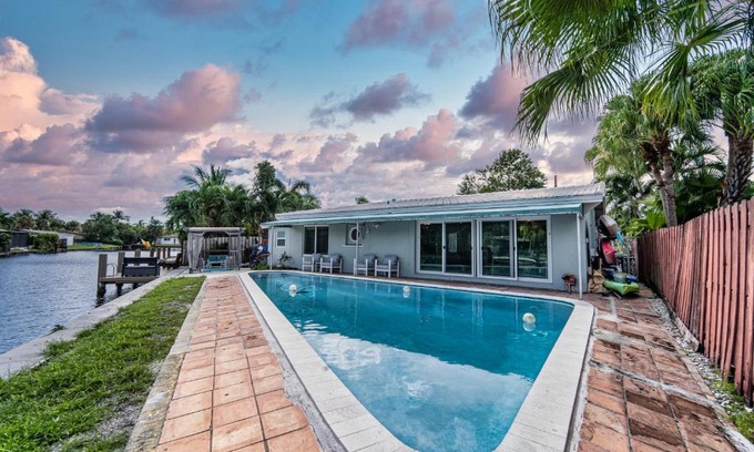 Wilton Manors Villa | Central Waterfront Villa Salt Wtr Pool Near Beach