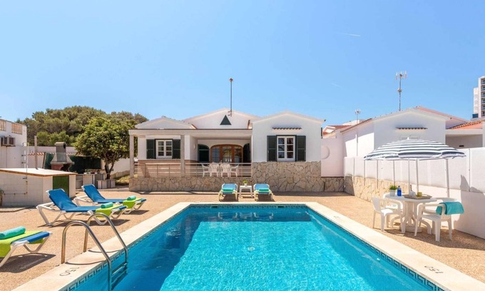 Arenal d'en Castell Villa | Centrally located villa ideal for the beach.