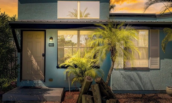 New Smyrna Beach Condo | Centrally located 2 Bedroom, 1 bath Water front condo in New Smyrna Beach!
