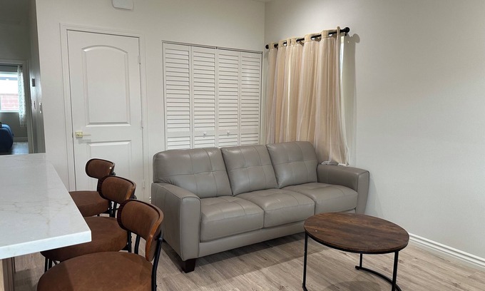 Southwest Anaheim House | Centrally locate charming house near major attractions