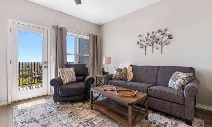 Branson Condo | Centrally located 3 bedroom 2 bath condo in Branson. No stairs. New!