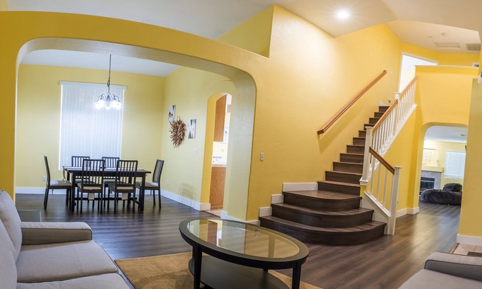 Folsom House | Centrally located, 4 BR family friendly in Folsom