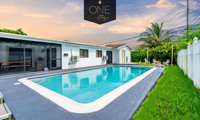 Miami Gardens House | Centrally Located 4BDR Pool Home in Miami