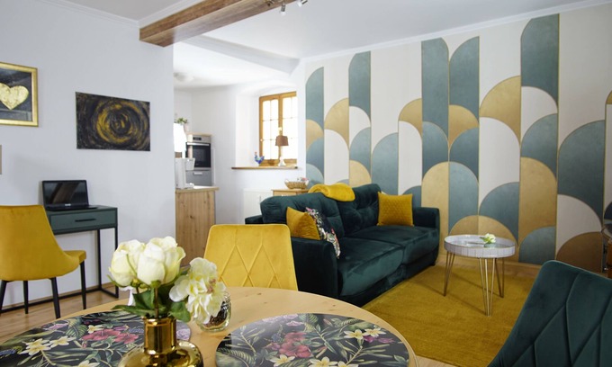 Altstadt Apartment | Centrally located apartment in the old town in a house with history.