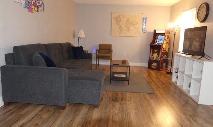 Southwest Orlando Apartment | Centrally located cozy 2BR near attractions