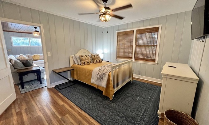 Valdosta House | Centrally located fully renovated home, walkable to VSU & SGMC.