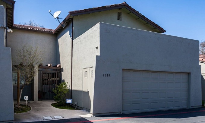 Modesto House | Centrally Located Near Hospitals