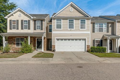 Southeast Raleigh House | Centrally Located Raleigh Townhome with Pool Access