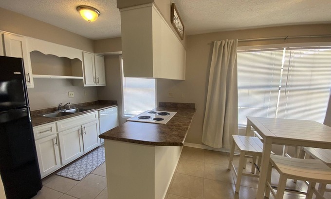 Crestview House | Centrally Located to bases and beaches/ 3 Bedroom