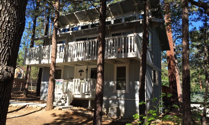 Summit Estates Ski Chalet | Centrally Located And Within Walking Distance To Snow Summit!