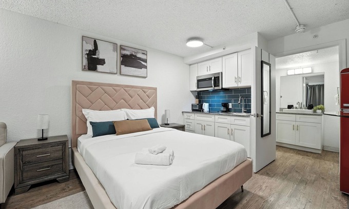 St. Johns Apartment | Centro Flats 521 I Comfy and Spacious Studio
