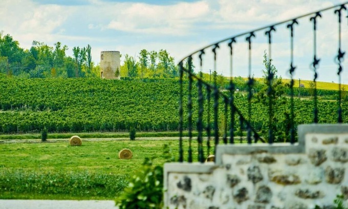 Saint-Sulpice-et-Cameyrac Hotel | Château Chatillon