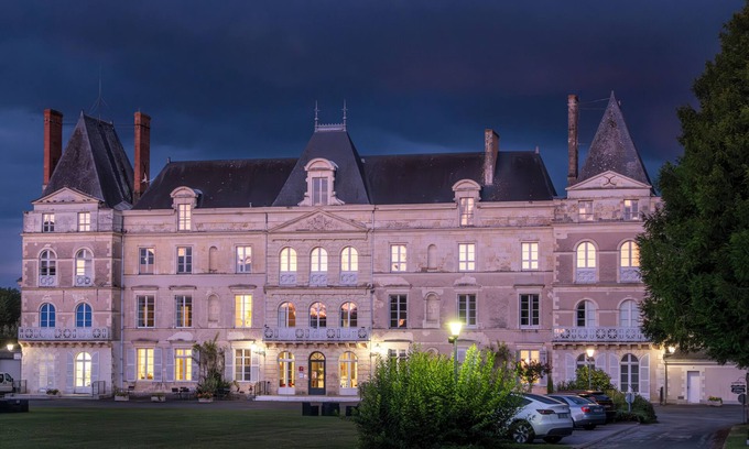 Baune Hotel | Château de Briançon, The Originals Relais