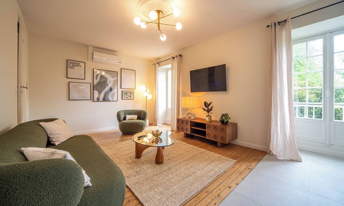 Dracy-le-Fort Other | Château de Dracy - L'Élégante