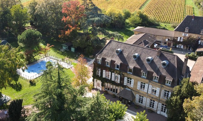 Chaintre Hotel | Château de La Barge