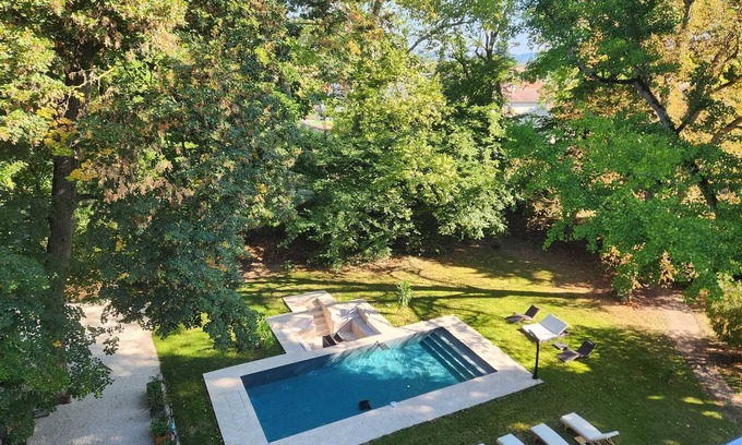 Marcilloles Bed & Breakfast | Château de la Rochetière