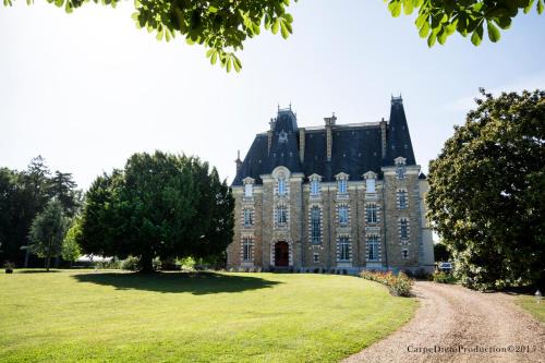 Parigne-lʼEveque Bed & Breakfast | Château de Montbraye
