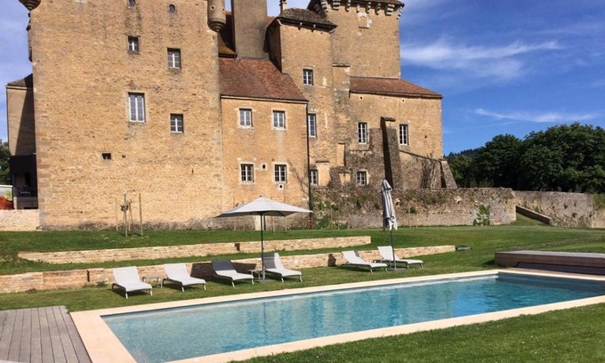 Pierreclos Bed & Breakfast | Château de Pierreclos
