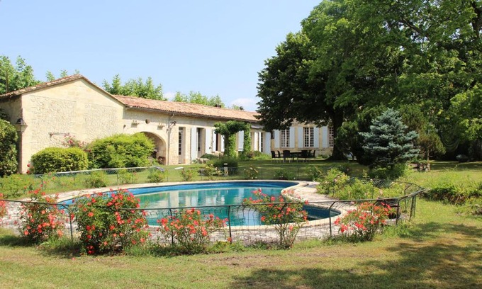 Labarde House | Château Rosemont - Grande maison familiale campagne dans le Médoc avec piscine et tennis à 15 mn Bordeaux