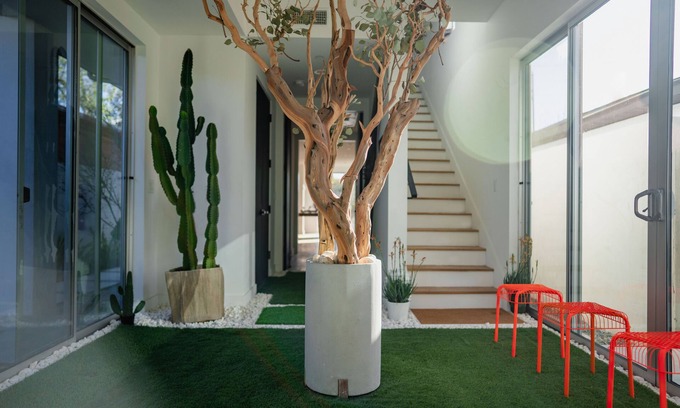 Burbank House | ChâteauChîChî: Family Oasis w Parking N Hollywood