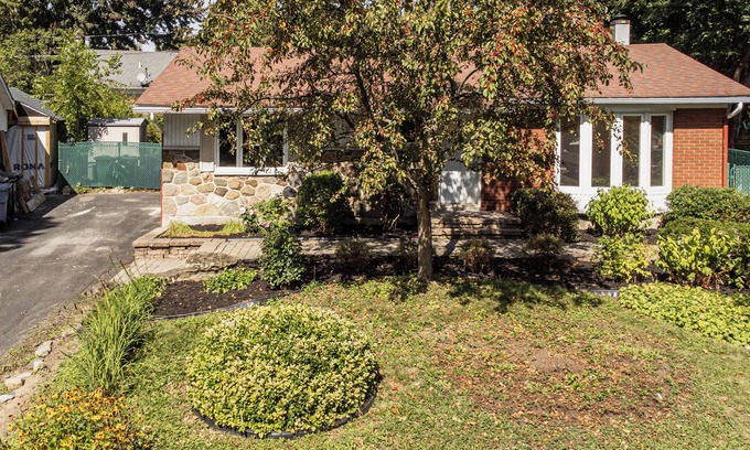 Saint-Bruno-de-Montarville House | Charming, well-maintained 3-bedroom home!