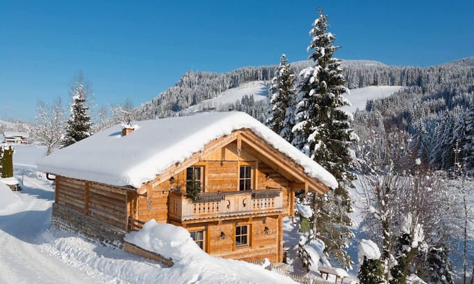 Sankt Martin am Tennengebirge Ski Chalet | Chalet in St. Martin with Sauna & Mountain Views