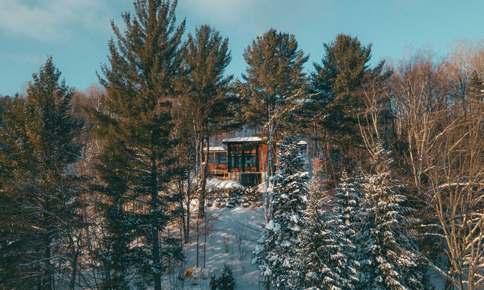 Sainte-Emelie-de-L'Energie Ski Chalet | Chalet Kabana Spa (lakefront)