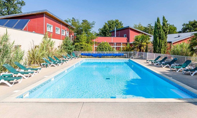 Chaveignes Ski Chalet | Chalet Dans Le Val de Loire | Accès Piscine + Espace Bien-Être