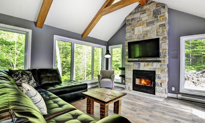 Stoneham Ski Chalet | Chalet 04 Chemin Blanc by Les Chalets Alpins