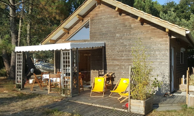 Soulac-sur-Mer House | Chalet 1 to 5 persons garden and terrace with pergola in residential park