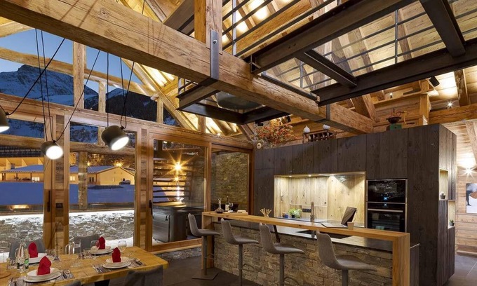 Les Deux Alpes Ski Chalet | Chalet, 150m from ski slopes, fitness, sauna, terrace, fireplace or stove, tv, 260m², Les 2 Alpes