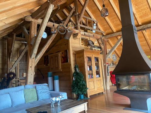 Le Bouchet-Mont-Charvin Ski Chalet | Chalet 1830 au pied du MONT CHARVIN