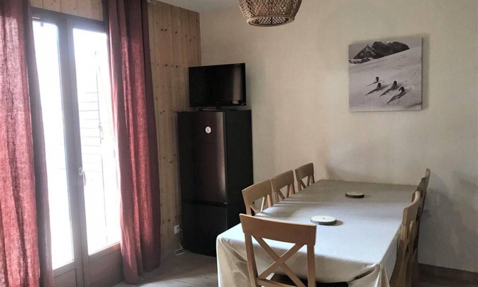 La Joue du Loup Ski Chalet | Chalet, 350m from ski slopes, view mountain, fitness, terrace, parking, tv, ski locker, 43m²