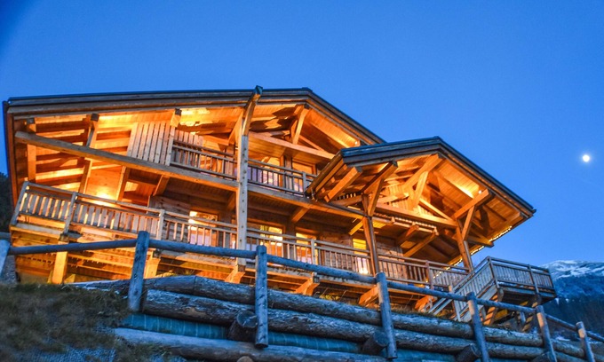 Beaufort Ski Chalet | Chalet 5 bedrooms, 4 bathrooms, jacuzzi, sauna, home cinema, duble fireplace