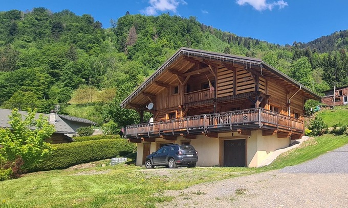 Villard-sur-Doron Ski Chalet | Chalet 8 Personnes "Le nid Daigle"