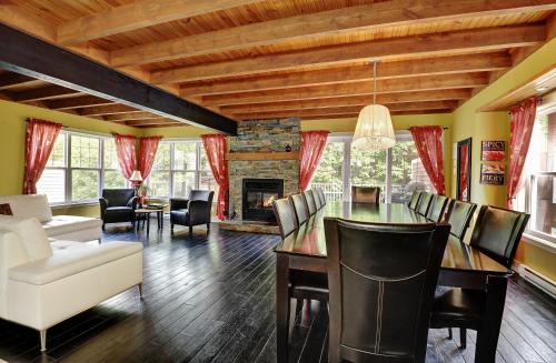 Stoneham Ski Chalet | Chalet 9028 Chemin des Alpages by Les Chalets Alpins