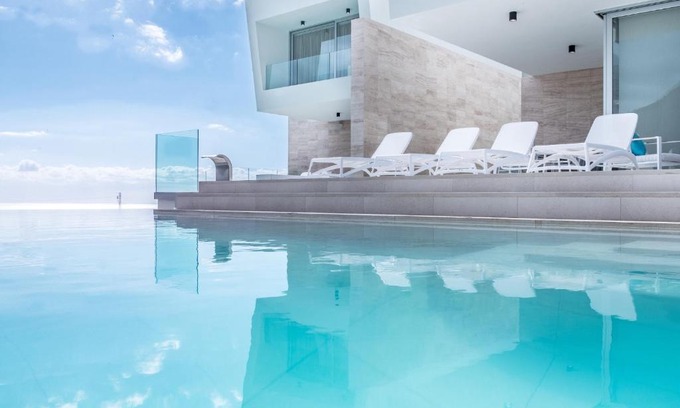 Costa Adeje Villa | CHALET 95, Lujo y Piscina Infinity
