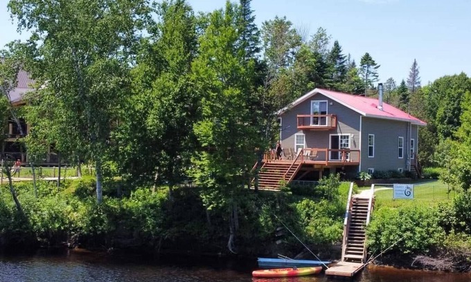 Shannon Ski Chalet | Chalet avec spa et vue sur la rivière Jacques-Cartier