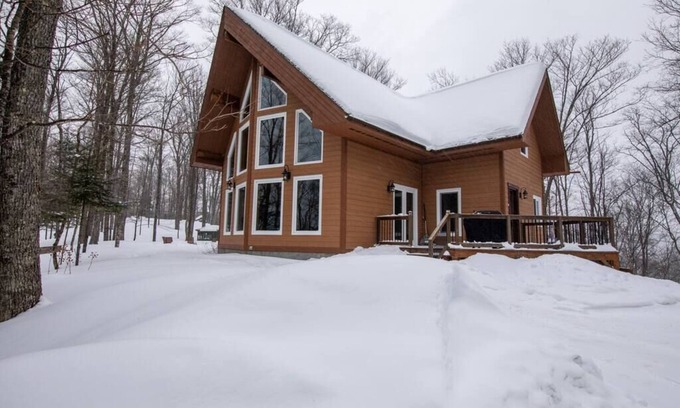 La Minerve Ski Chalet | Chalet Ayur- SPA- ACCÈS Lac Chapleau💧