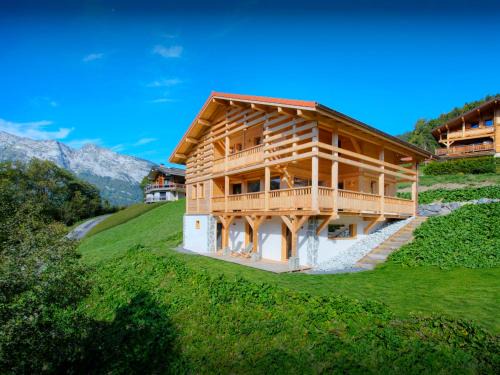 Champ-Laurent Ski Chalet | Chalet Belle Cour - OVO Network