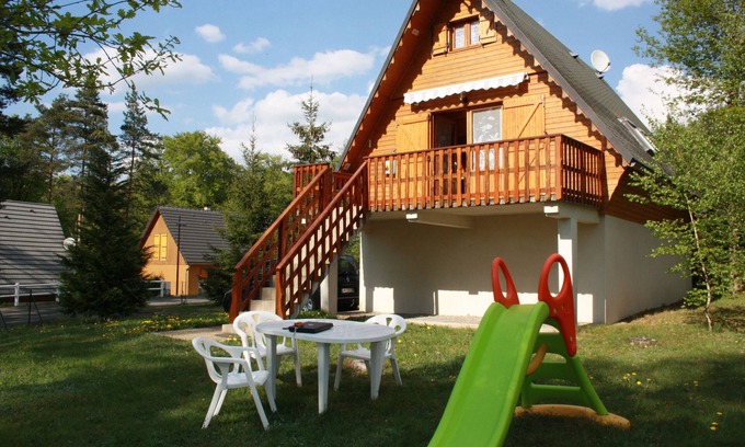 Plantades Ski Chalet | Chalet between lakes and mountains, unlimited fishing