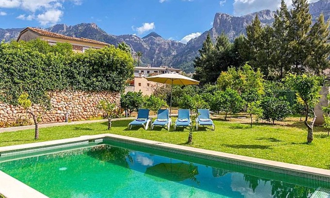 Soller Ski Chalet | Chalet Casa Futbol with Mountain View, Pool, Wi-Fi, A/C, Terraces & Garden