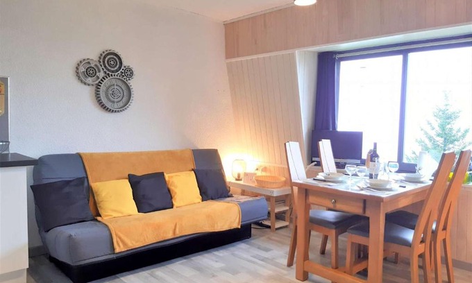 Saint-Lary-Soulan Apartment | Chalet cosy 4 pers à 800m des pistes - TV, kitchenette équipée, navette gratuite vacances. - FR-1-457-308