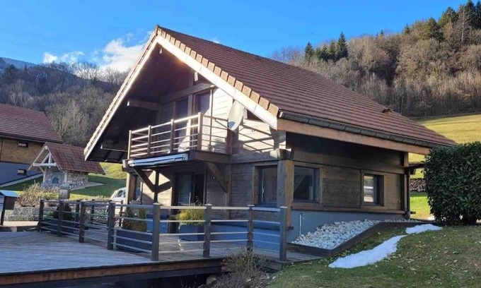 Dingy-Saint-Clair Ski Chalet | CHALET DUPLEX CHARMANT ENTRE LAC ET MONTAGNES