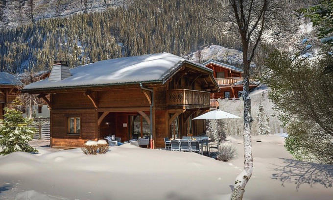 Les Prodains Ski Chalet | Chalet Evelyn - Ideal base with sauna and garden for 10 - OVO Network