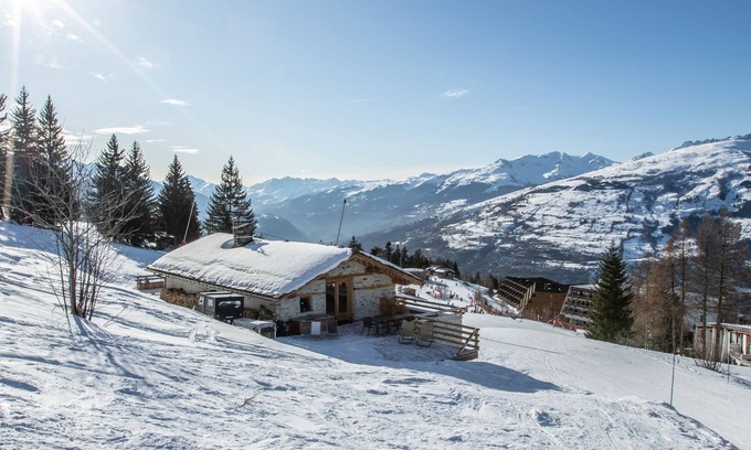 Arc-1600 Apartment | Chalet de Julie renovated on the slopes 5 min walk Arc 1600 4 bedrooms 3 bathrooms 12pers