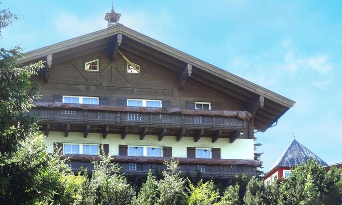 Dienten am Hochkoenig Apartment | Chalet in Dienten with Ski-In Access & Sauna